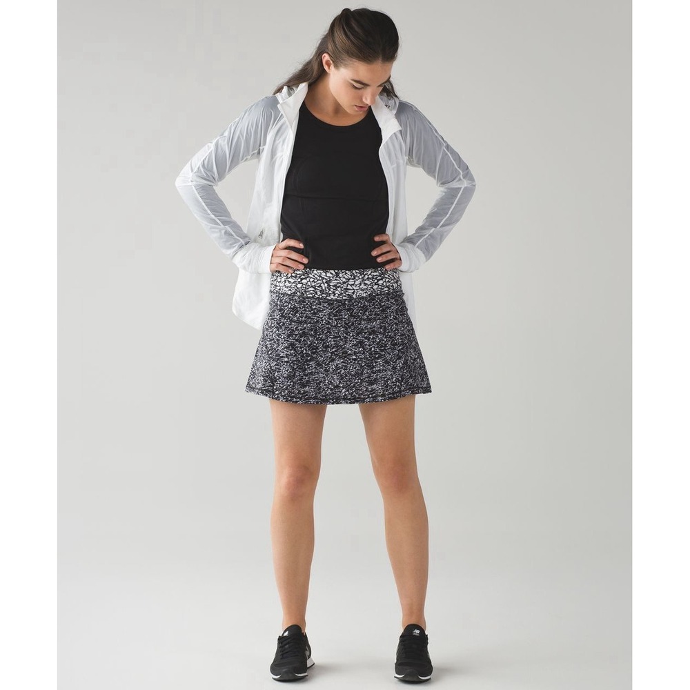 Lululemon Circuit Breaker Skirt Tall 15" Skort Size 4 Black White